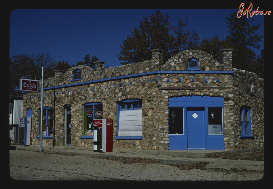 Старые магазины, рестораны и другие учреждения - Винный магазин в Маунтин-Вью Миссури