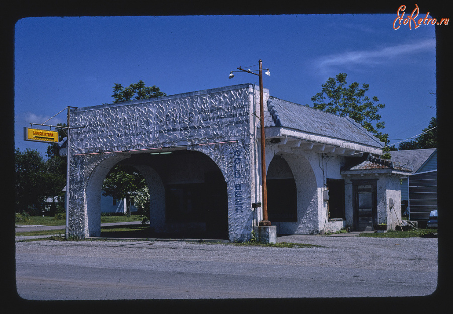 Старые магазины, рестораны и другие учреждения - Винный магазин на станции в Афтоне, Оклахома