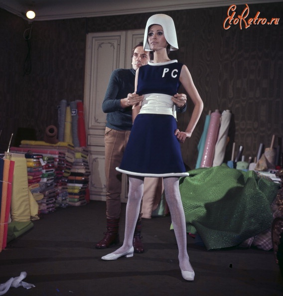 Ретро мода - Виниловое платье из коллекции Pierre Cardin
