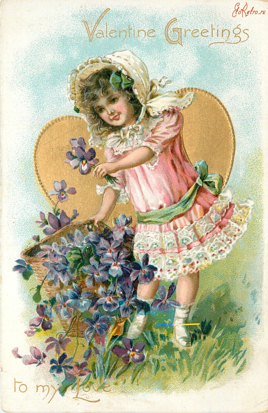 Ретро открытки - Девочка в розовом платье с корзиной фиалок и золотое сердце