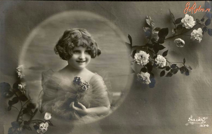 Ретро открытки - Девочка в медальоне с цветами