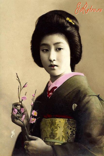 Ретро открытки - Портрет  японки з квітками.
