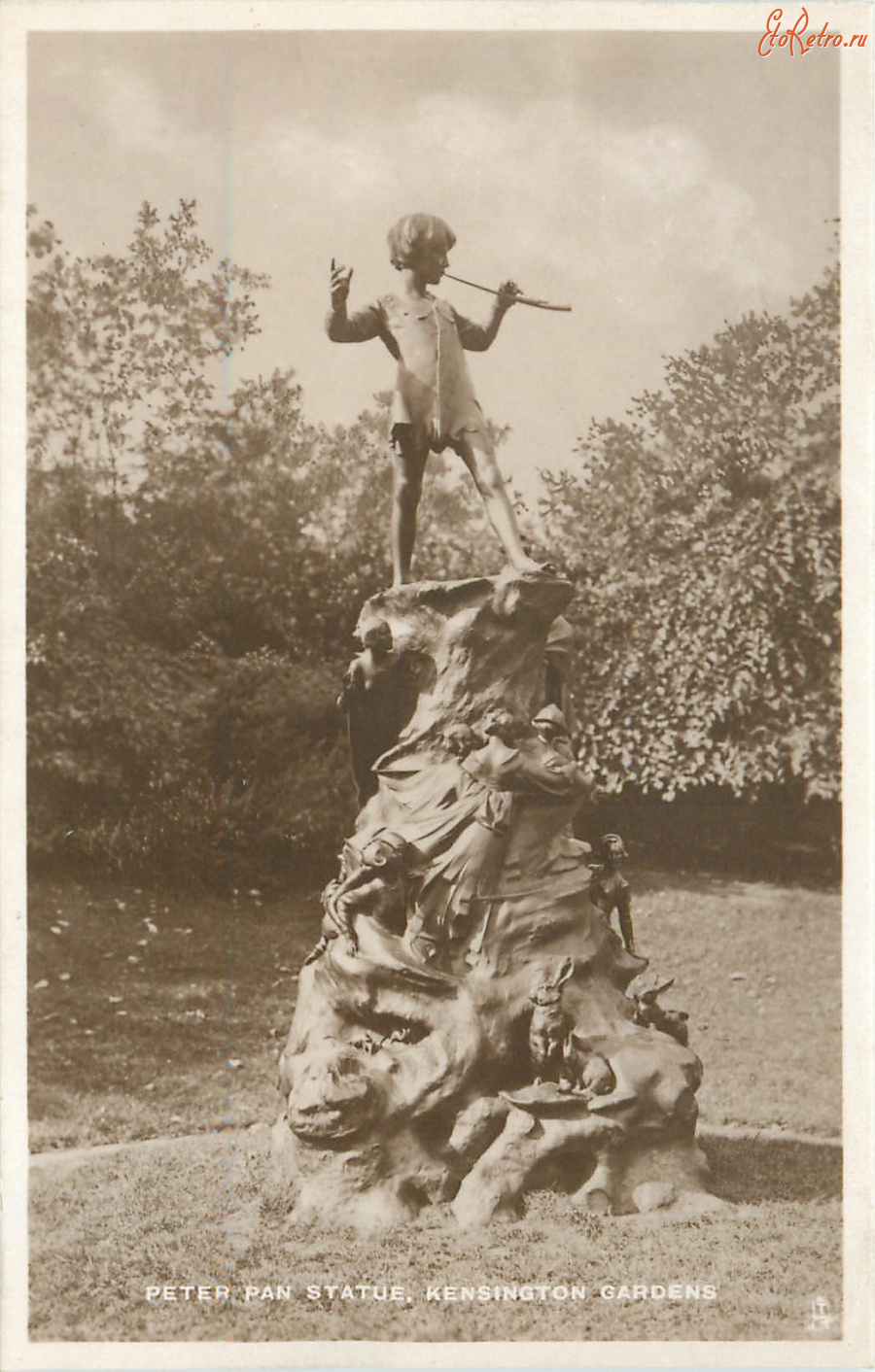 Ретро открытки - Кенсингтонский дворец. Статуя Питера Пэна