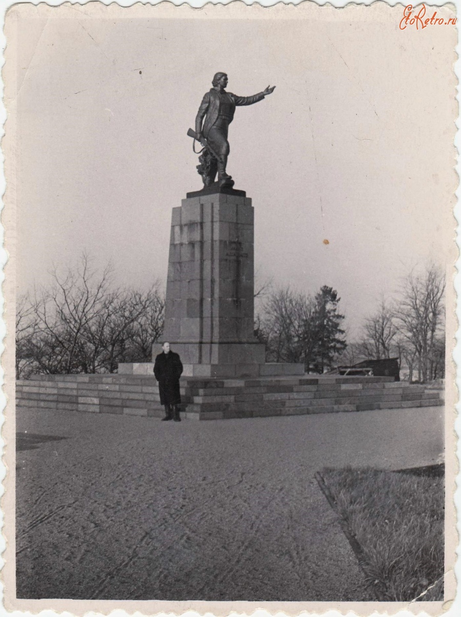 Литва - Памятник Марите Мельникайте.