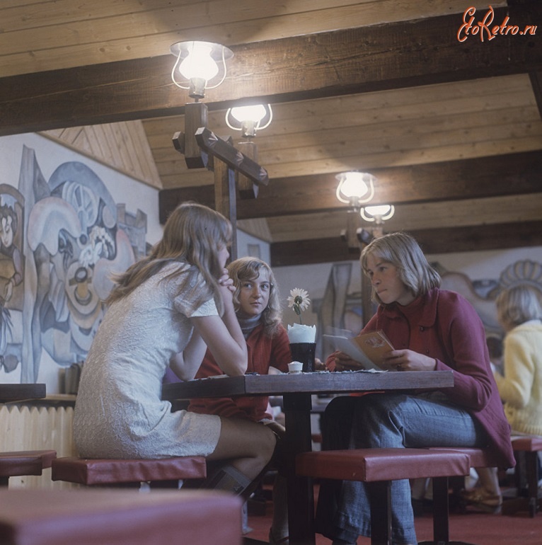 Литва - В молодежном кафе 