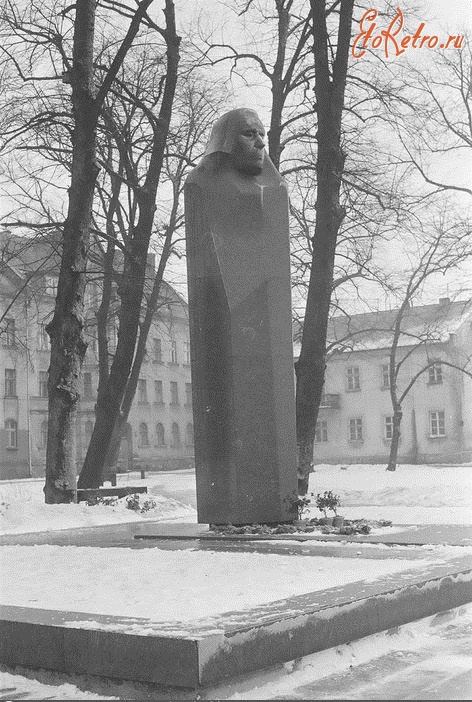 Литва - Памятник Кристиенасу Донелайтису