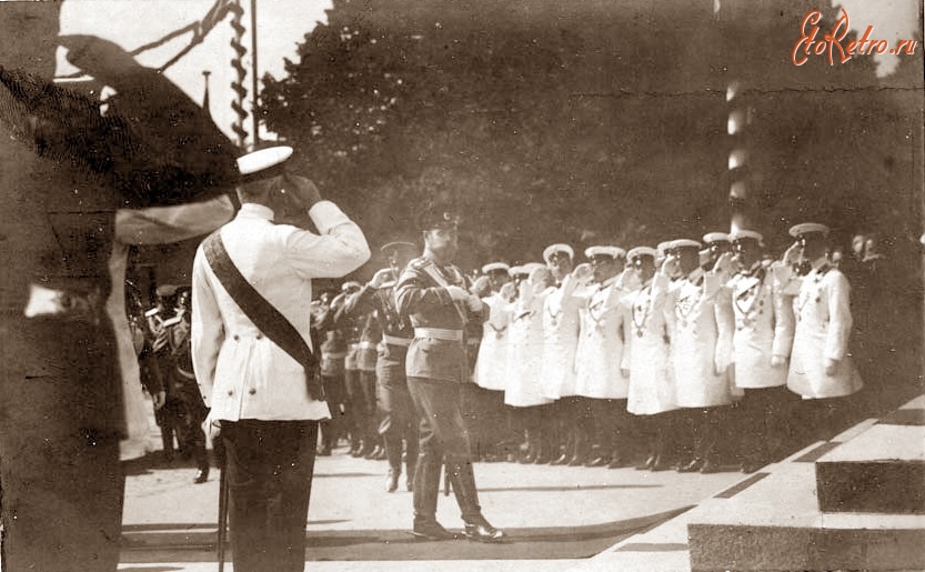 Рига - Император проходит мимо выстроившихся для торжественной встречи чинов армии и флота. Латвия , Видземе , Рига