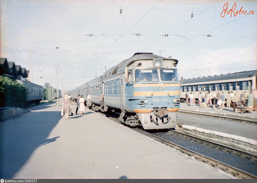 Рига - Ж.д. станция Рига-Пассажирская (вид на пути и платформы)