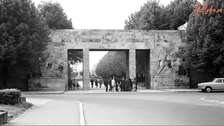 Рига - Рижское Братское кладбище (Rigas Bralu kapi). Главные ворота