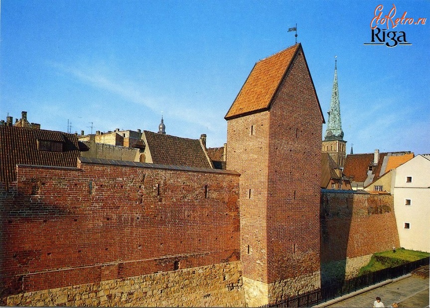 Рига - Башня Рамера и фрагмент крепостной стены