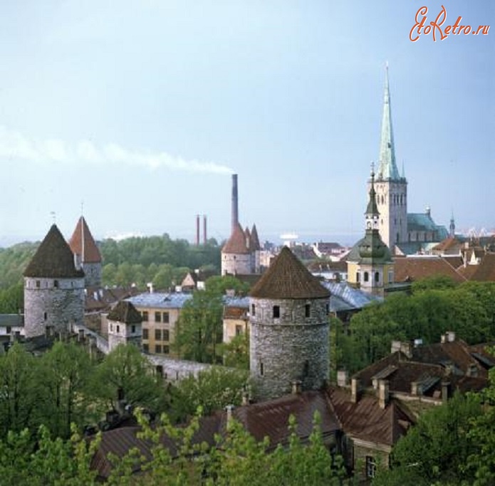 Таллин - Вид на башни средневековой городской стены. Таллин, 1979.