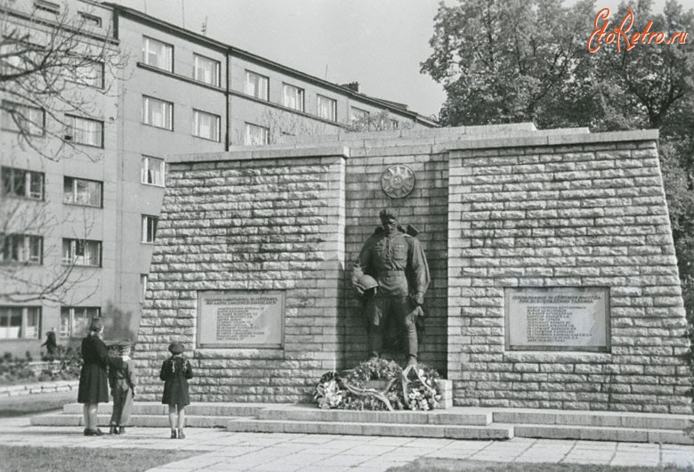 Таллин - Памятник героям Великой Отечественной войны в городе Таллине