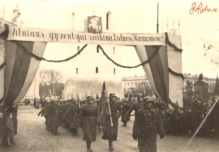 Вильнюс - Celebrations of Vilnius return to Lithuania near Vilnius Cathedral in 1939 Литва,  Вильнюсский уезд,  Вильнюс