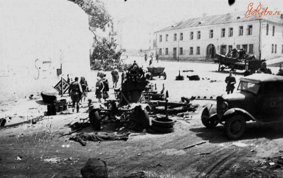 Вильнюс - Разбитое немецкое орудие Flak 88 у городских ворот (Ауршрос вартай)