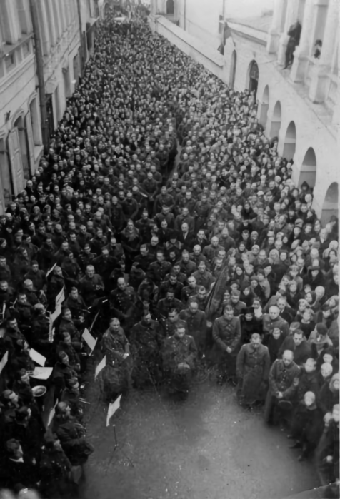Вильнюс - Поклонение литовским солдатам у ворот Зари, 1939