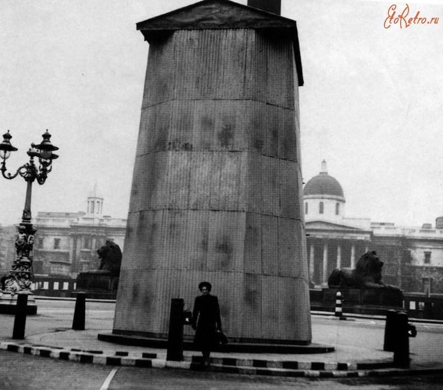 Лондон - London.This structure covers the statue of King Charles I, Trafalgar Square and the National Gallery Великобритания,  Англия,  Большой Лондон