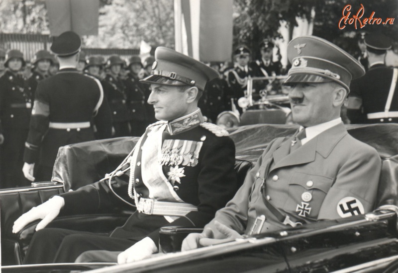 Мюнхен - Фюрер Германии Адольф Гитлер и принц-регент Югославии Павел Карагеоргиевич на встрече в Берхтесгадене 5 марта 1941 года.