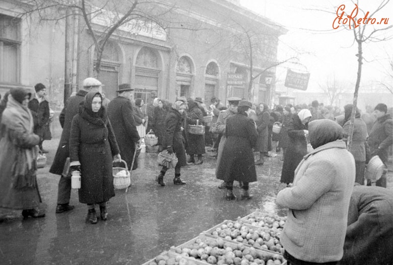 Будапешт - Вид городского рынка на одной из улиц после освобождения города от немецких захватчиков
