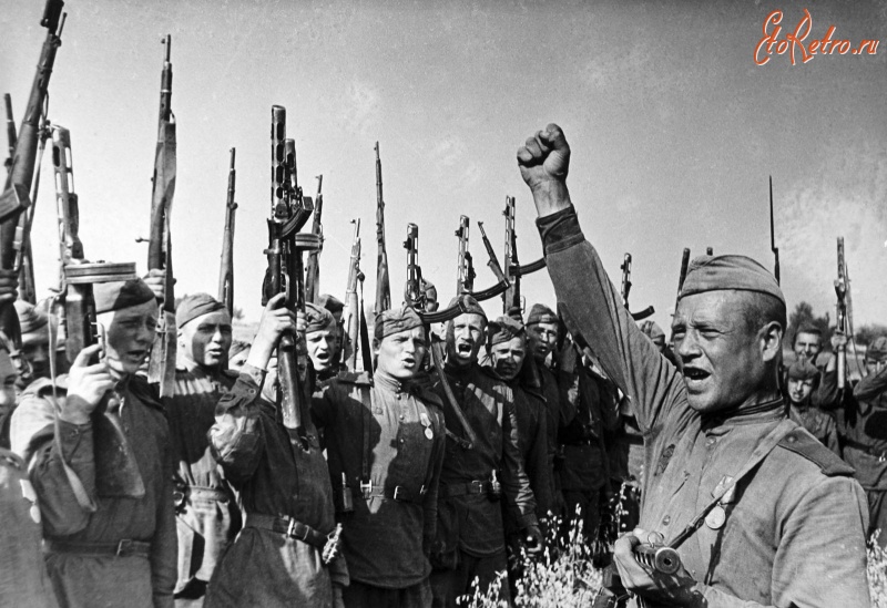 Солдаты и офицеры Советской армии - Митинг советских бойцов на границе с Восточной Пруссией