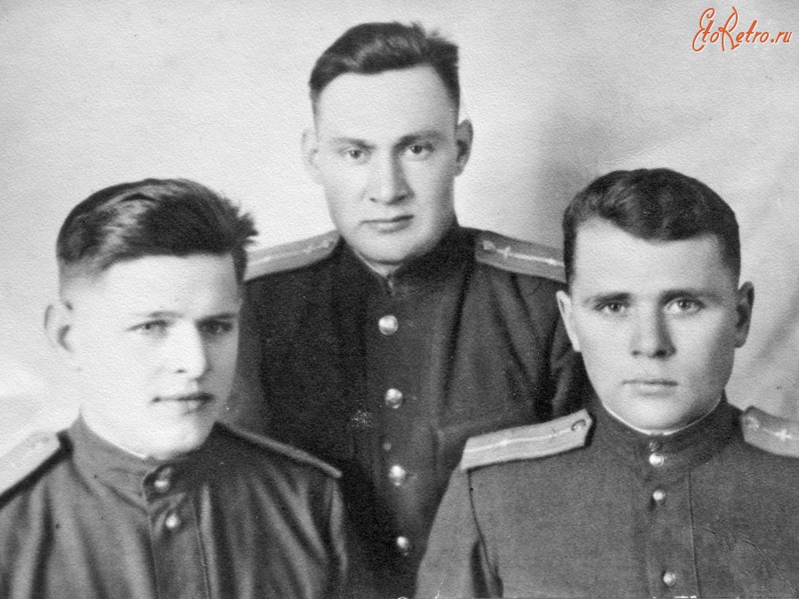 Солдаты и офицеры Советской армии - Молодые лётчики.