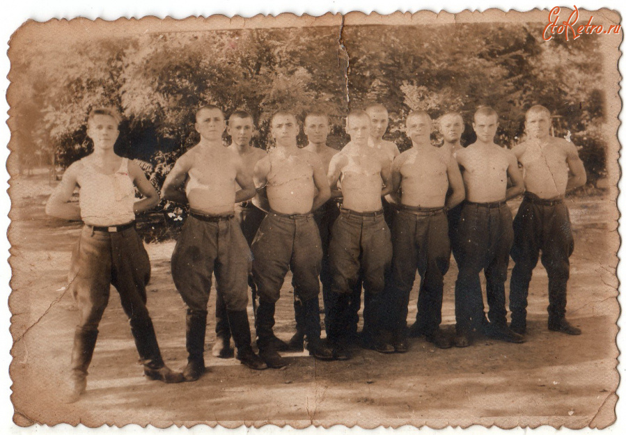 Солдаты и офицеры Советской армии - Армейское фото (1953г.)