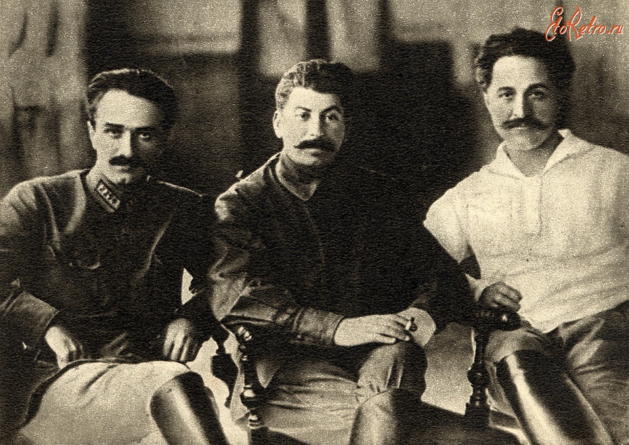 Ретро знаменитости - Слева направо: А. И. Микоян, И. В. Сталин, Г. К. Орджоникидзе