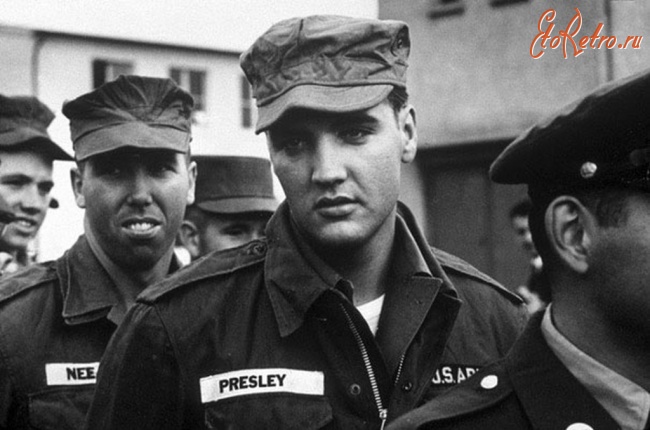 Ретро знаменитости - Элвис Пресли во время службы в армии США, 1958.
