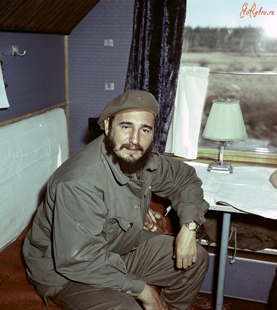 Ретро знаменитости - Фидель Кастро в купе на пути из Иркутска в Братск