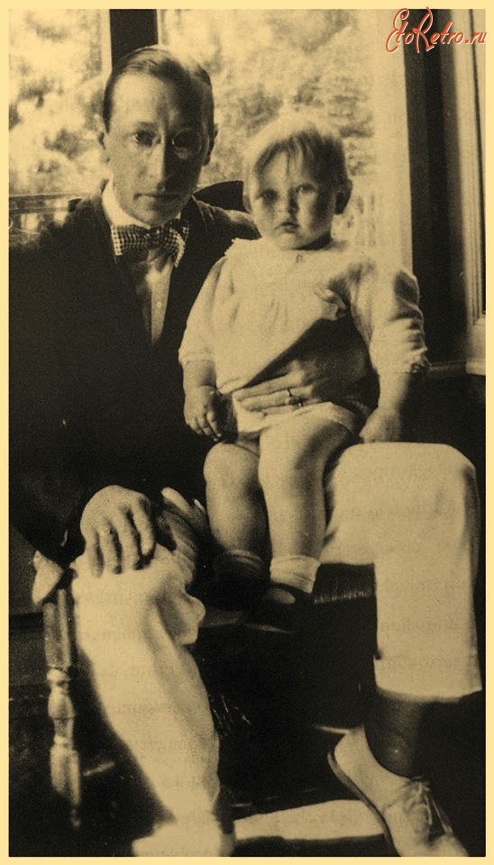 Ретро знаменитости - Игорь Фёдорович Стравинский с дочерью Миленой.