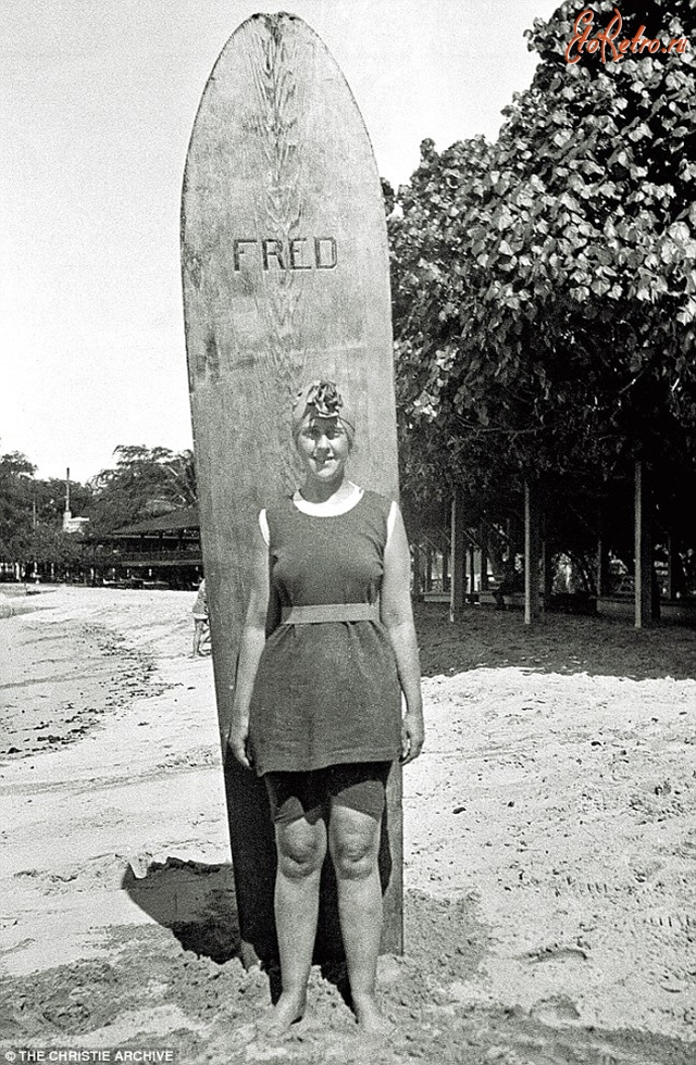 Ретро знаменитости - Агата Кристи - одна из первых англичанок-серферов