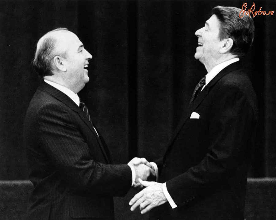 Ретро знаменитости - Михаил Горбачёв и Рональд Рейган на встрече в Женеве