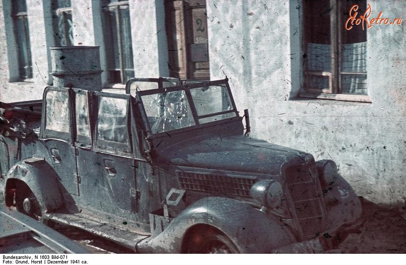 Страны - бывшие республики СССР - Пронзенное партизанской пулей окно автомобиля.