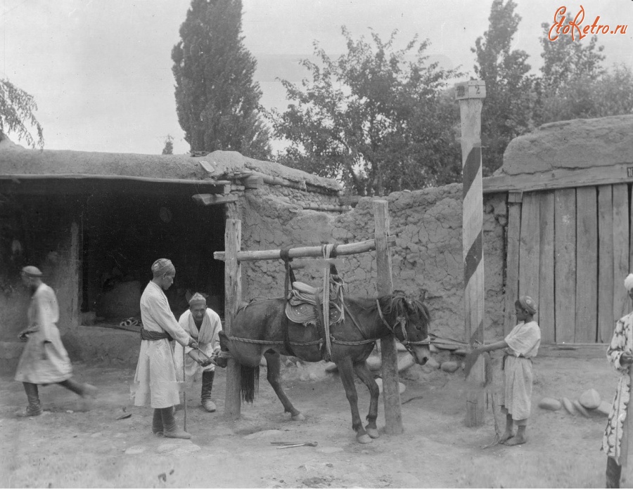 Киргизия - Кузница в Узгене, 1906