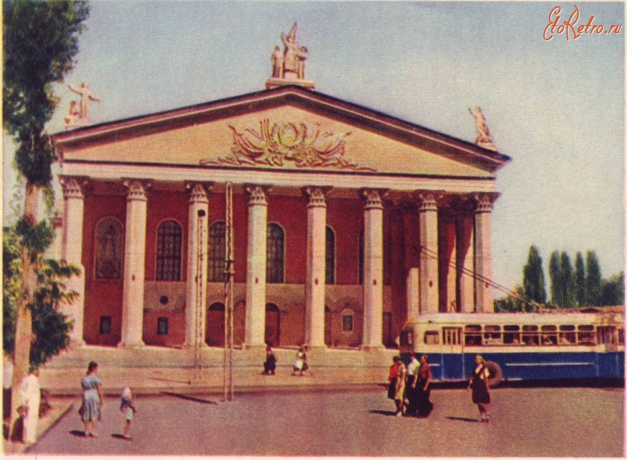 Бишкек - Кыргызский национальный ордена В.И.Ленина академический театр оперы и балета имени Абдыласа Малдыбаева в 1956 году