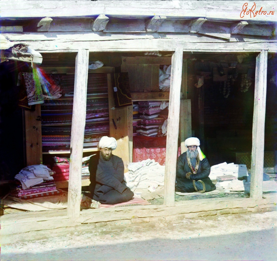 Узбекистан - Самарканд. Торговцы тканями, 1907
