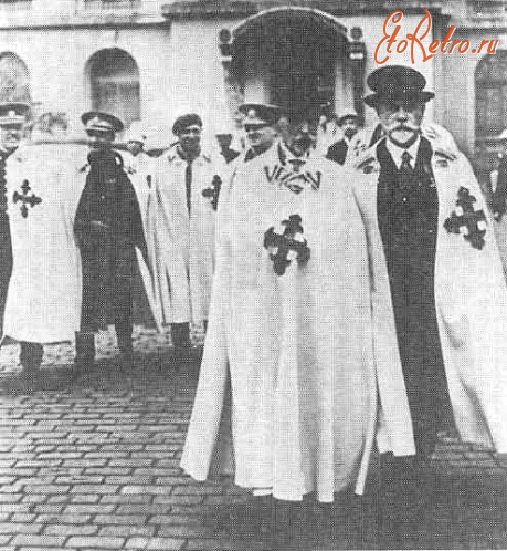 Бухарест - Деникин (справа) после приема румынским монархом Каролем.
