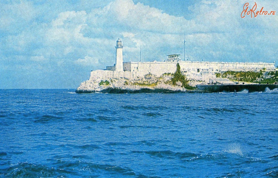 Куба - Гавана. Старинная крепость Эль-Морро и маяк при входе в гаванскую бухту.
