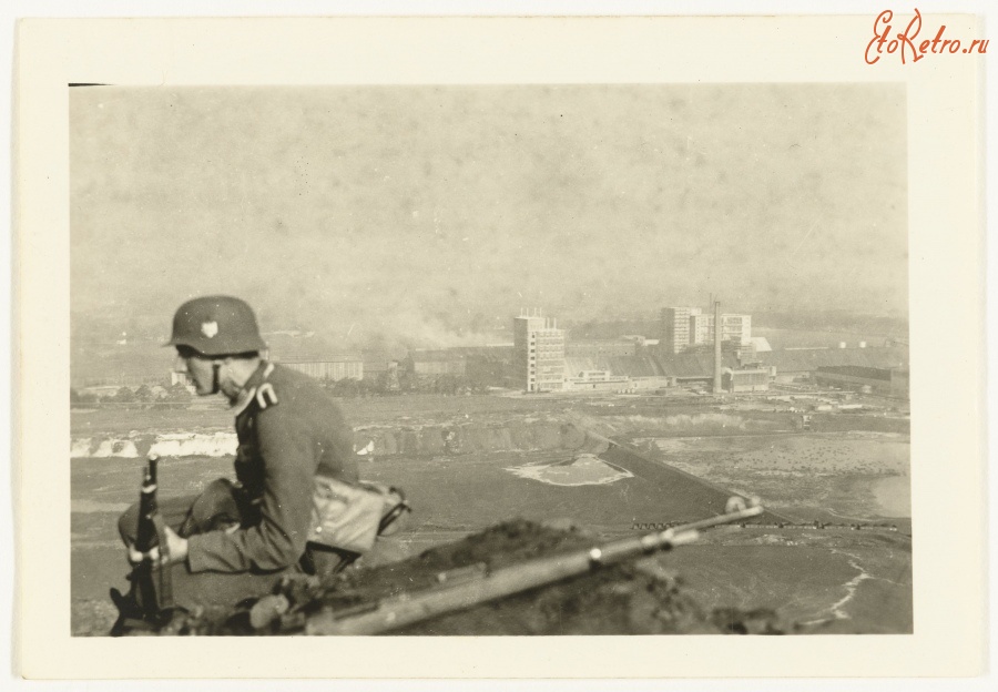 Нидерланды - Солдат Вермахта на фоне Стенберга в Маурице, Нидерланды
