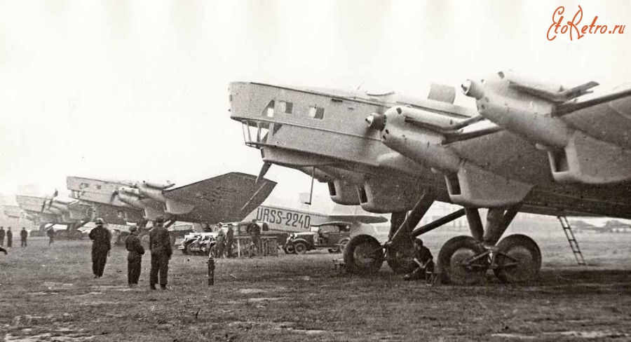 Авиация - Тяжёлые бомбардировщики ТБ-3 (АНТ-6) на аэродроме в Кракове (Польша). Август 1934 года.