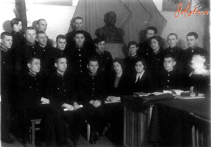 Авиация - Курсанты 4 - го Московского авиатехникума на занятиях. 1935-1939