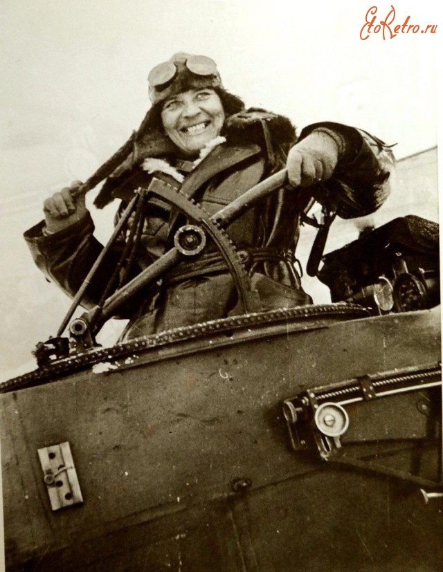 Авиация - Женщина-пилот ВВС Рабоче-Крестьянской Красной Армии