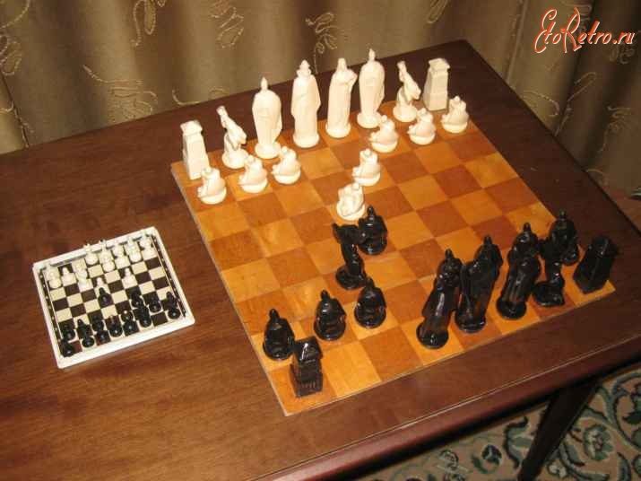 Игрушки - Шахматы дорожные и сувенирные.
