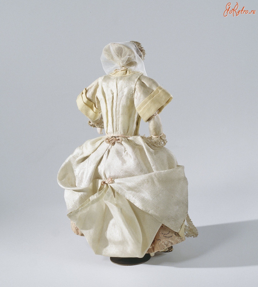Игрушки - Кукла Девушка в кремовом платье