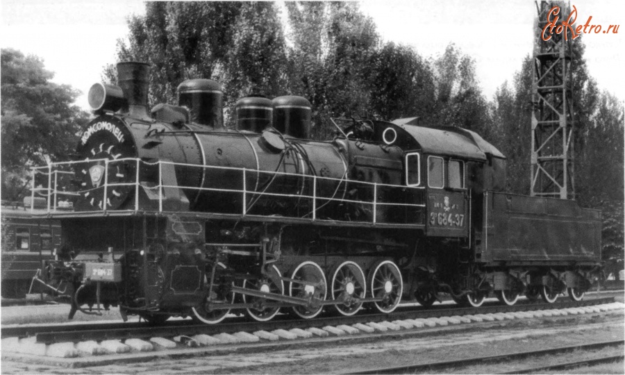 Железная дорога (поезда, паровозы, локомотивы, вагоны) - Эу684-37 — первый паровоз Эу Луганского завода, памятник в депо Славянск.