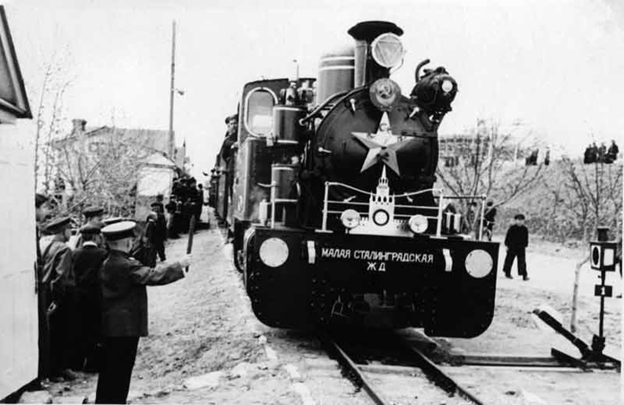 Железная дорога (поезда, паровозы, локомотивы, вагоны) - Первый поезд детской железной дороги в Сталинграде.