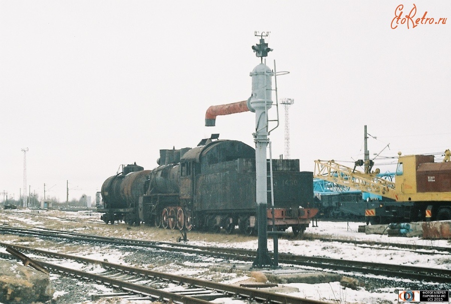 Железная дорога (поезда, паровозы, локомотивы, вагоны) - Паровоз Эм и гидроколонка в депо Молодечно. Минская область.