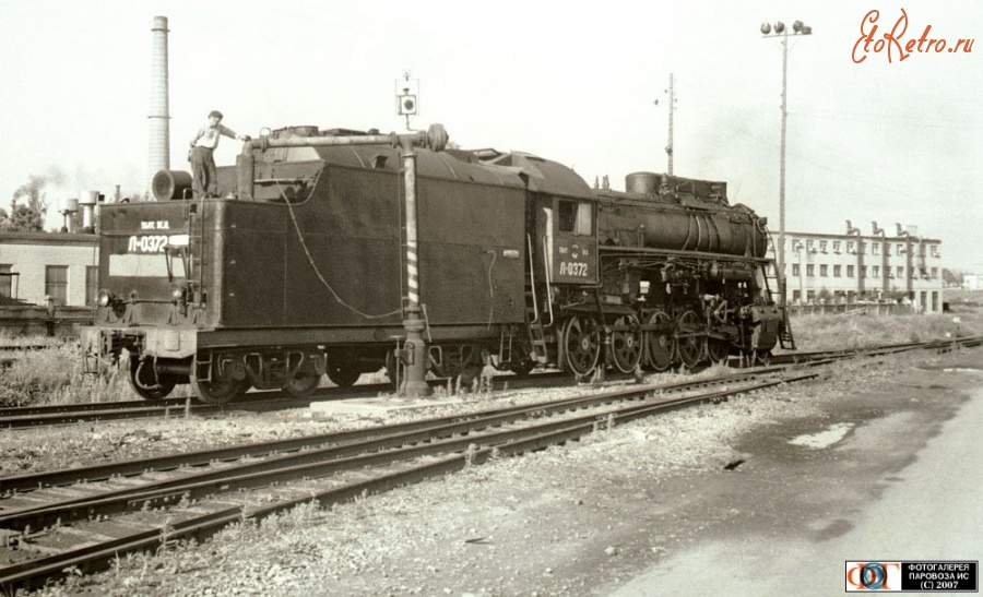 Железная дорога (поезда, паровозы, локомотивы, вагоны) - Заправка водой паровоза Л-0372 на ст.Даугавпилс.Латвия.
