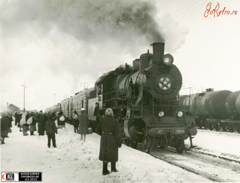 Железная дорога (поезда, паровозы, локомотивы, вагоны) - Паровоз Су209-04 с пассажирским поездом на ст.Череповец-I,Вологодская область.