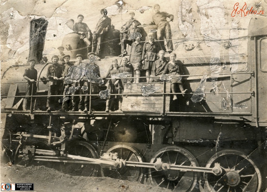 Железная дорога (поезда, паровозы, локомотивы, вагоны) - Учащиеся ФЗУ на отремонтированном ими паровозе серии Э