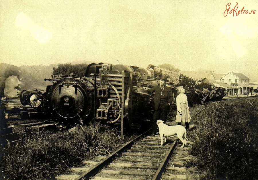 Железная дорога (поезда, паровозы, локомотивы, вагоны) - Крушение поезда в результате землетрясения.